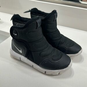 Nike Boys Winter Shoes/ Boots